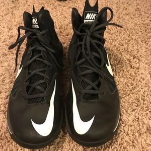 Black Nike basketball ball shoes